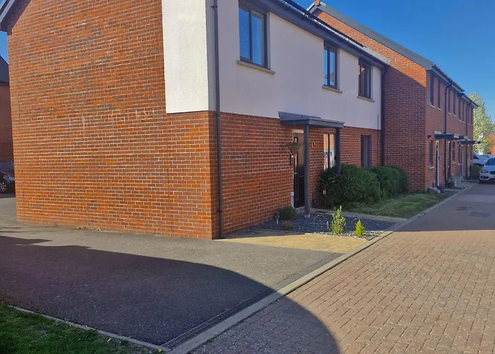 The Lancers - Modern Double Room With En-Suite, Parking & Fast Wifi - Close To Beach