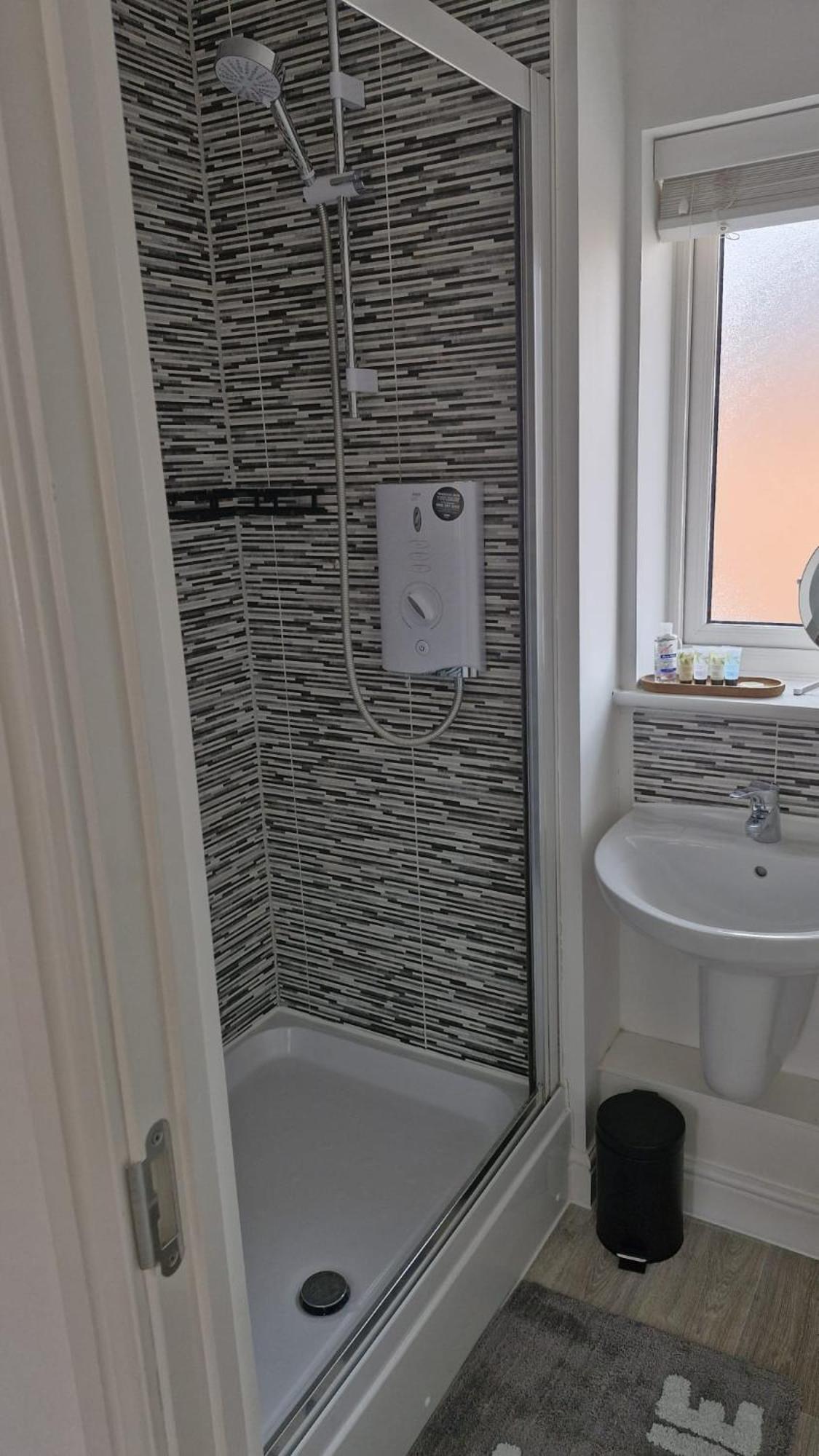 Accommodatie bij particulieren The Lancers - Modern Double With En-suite, Parking & Fast Wifi - Close To Sandgate