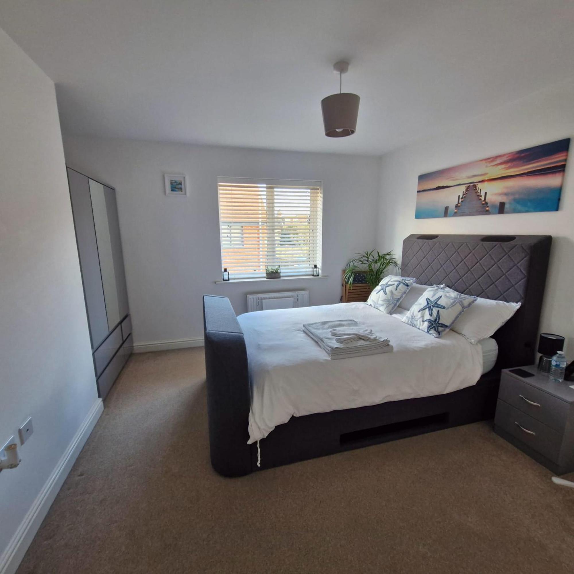 The Lancers - Modern Double With En-suite, Parking & Fast Wifi - Close To Accommodatie bij particulieren